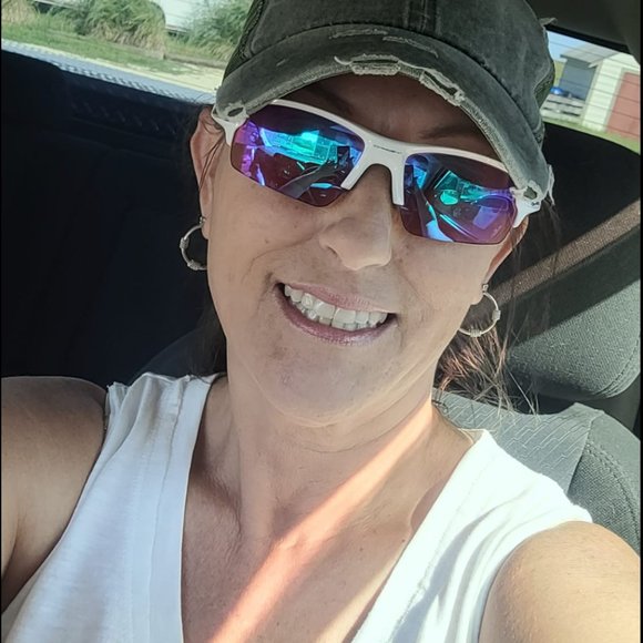 Meet your Posher, Beth - Picture 5 of 5